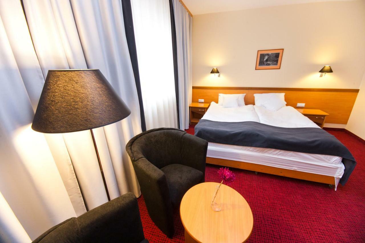 Hotel Malinowski Business Gliwice Oda fotoğraf